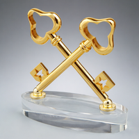 Trophée en cristal Clé d'or personnalisable de la marque Noble Manufacturer pour événements d'entreprise et cadeaux d'anniversaire