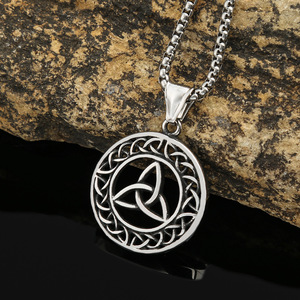 Yunnique Collier Pendentif Viking en Acier Inoxydable pour Homme, Design Rétro Creux, Chaîne de Pull, Bijou Cadeau - Product Image 1