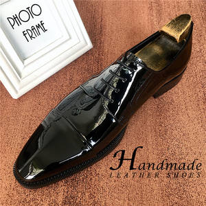 Chaussures derby italiennes pour homme, en cuir véritable fait main, haut de gamme, trois pièces, avec surface en cuir laqué brillant. - Product Image 3