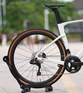 Vélo de gravier TWITTER <span class=keywords><strong>Gravel</strong></span> V3 105/R7170-24 vitesses Di2 sans fil 700C OEM personnalisé avec frein à disque en carbone à vendre, vélo électronique - Product Image 5