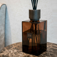 Difusor de Aromas Aikun de 2200 ml, Bajo MOQ, Aroma Personalizado de Larga Duración (6 Meses), Botella de Vidrio Ámbar con Etiqueta y Logotipo, Set en Caja Marrón para Vendedores