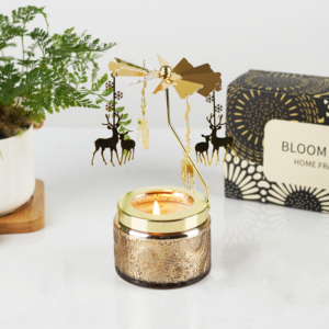 Candela di cera di soia rotonda di lusso Merry go con confezione regalo di candele profumate in rilievo dorato - Product Image 1