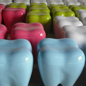 Op Maat Gemaakte Gigantische Outdoor Cartoon Hars Kruk Standbeeld Glasvezel Tand Kruk Sculptuur Voor Tandheelkundige Kliniek Decoratie - Product Image 1