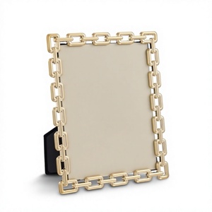 Cadre photo rectangulaire en métal à maillons dorés, support de présentation vertical, accessoire de table haut de gamme, cadre décoratif - Product Image 1