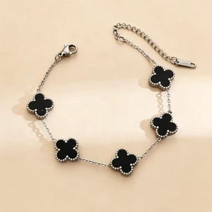 Bracciale in acciaio inossidabile con quadrifoglio, design a cinque fiori su entrambi i lati, resistente allo sbiadimento, alla moda e dall'aspetto di alta gamma. - Product Image 5