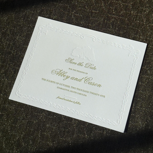 Carte de mariage avec bordure gaufrée, monogramme olive, papeterie héritage romantique, pour annulations de mariage et annonces de mariage au sud des États-Unis - Product Image 2
