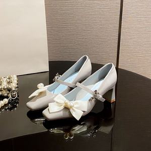 Chaussures de mariage élégantes et sexy pour femmes, style français, avec design en cristal et diamants, talons aiguilles et semelle épaisse - Product Image 1