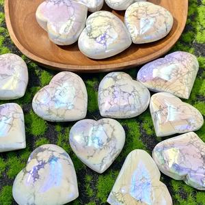 Vente en gros de pierres naturelles polies Aura Howlite en forme de cœur, pour la décoration de la maison et les cadeaux de fêtes - Product Image 4