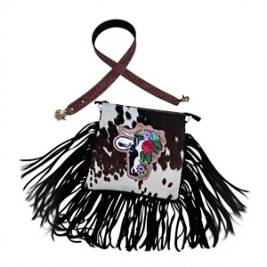 Sac bandoulière unisexe de luxe personnalisé en cuir de vachette occidental, motif floral solitaire gravé à la main, étanche et antivol, en stock - Product Image 1