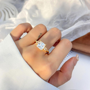 Bague de mariage en zircone cubique Fashion3A plaquée or 18 carats pour femme, vente en gros - Product Image 5