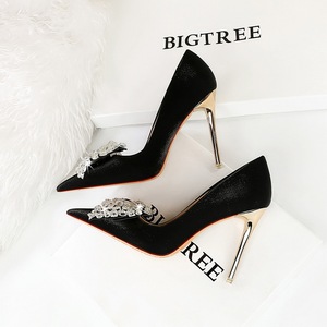 Zapatos de Mujer en Oferta, Tacones Metálicos, Tacones Súper Altos, Satén, Corte Bajo, Zapatos de Punta con Lazo de Agua, 2023 - Product Image 5