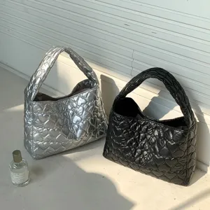 Nuevo 2024 plata negro mujer amor corazón PU puffer bolso de mano de moda señoras bolso