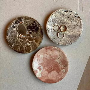 Bandeja Decorativa Mini <span class=keywords><strong>de</strong></span> Travertino y Mármol Stonekocc D10cm, Estilo Wabi-Sabi, para Guardar Joyas, Adorno Vintage Art Deco para Casa Modelo - Product Image 1