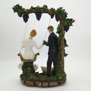 Statues de mariage en résine Couple marié amour anniversaire balançoire Figurines ornement de bureau Europe SCULPTURE 1/6 Xiamen Port 240 pièces - Product Image 4