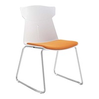 Échantillon gratuit chaise de conférence ergonomique en plastique sans bras pour les visiteurs d'événements de train empilable pour les salles de réunion et les gymnases extérieurs