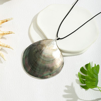 Collier pendentif tête de beauté en nacre de mer profonde en coquille d'ormeau naturel de mode européenne et américaine pour les vacances à la plage