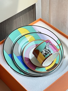 Ensemble de 4 assiettes à dîner en porcelaine fine, motif cheval, décoration nordique pour la maison, vente en gros - Product Image 2