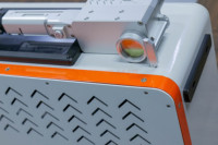 TIPTOP Nouvelle conception 200W Nettoyeur laser portable à impulsions pour le bois et la rouille métallique en quelques secondes Machine de nettoyage laser portable pour la rouille métallique
