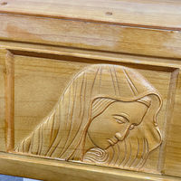 Ataúd de Madera con Grabado de Madonna, Ataúd Funerario Clásico de Madera Natural Tallado a Mano