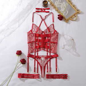<span class=keywords><strong>Set</strong></span> di Lingerie di Lusso in Pizzo Rosso con Bretelle - Corsetto Floreale Trasparente e Perizoma Abbinato - Product Image 5