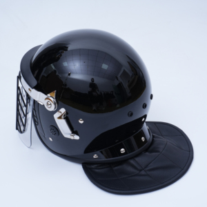 <span class=keywords><strong>Casco</strong></span> <span class=keywords><strong>de</strong></span> <span class=keywords><strong>Seguridad</strong></span> Negro Brillante con Doble Capa <span class=keywords><strong>de</strong></span> Protección Facial, Correa Ajustable, Hebilla <span class=keywords><strong>de</strong></span> Liberación Rápida y Forro <span class=keywords><strong>de</strong></span> Malla Transpirable para Mayor <span class=keywords><strong>Seguridad</strong></span> - Product Image 2