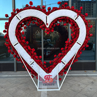 Standing backdrop lengkung berbentuk hati untuk lamaran pernikahan, lengkung bunga mawar merah dengan hiasan bunga untuk dekorasi Valentine