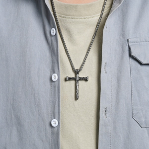 Retro yunnique style wood grain cross necklace for men, niche design, <b>titanium</b> steel pendant, colorfast jewelry, Do - Product Image 3