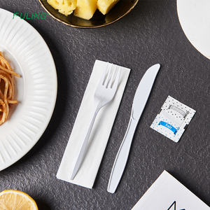 FULING Pack de <span class=keywords><strong>couverts</strong></span> en plastique blanc emballés de poids moyen avec serviette et sel poivre Couteau cuillère et fourchette jetables en PP - Product Image 2