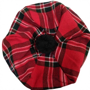 C'est un chapeau écossais moderne en laine brossée de style Royal Stewart de Lochcarron avec un pompon noir. - Product Image 1