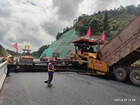 Pavoir d'asphalte anti-ségrégation DT2360, largeur de pavage de 13 m, mélange secondaire, machine à paver sans joint longitudinal