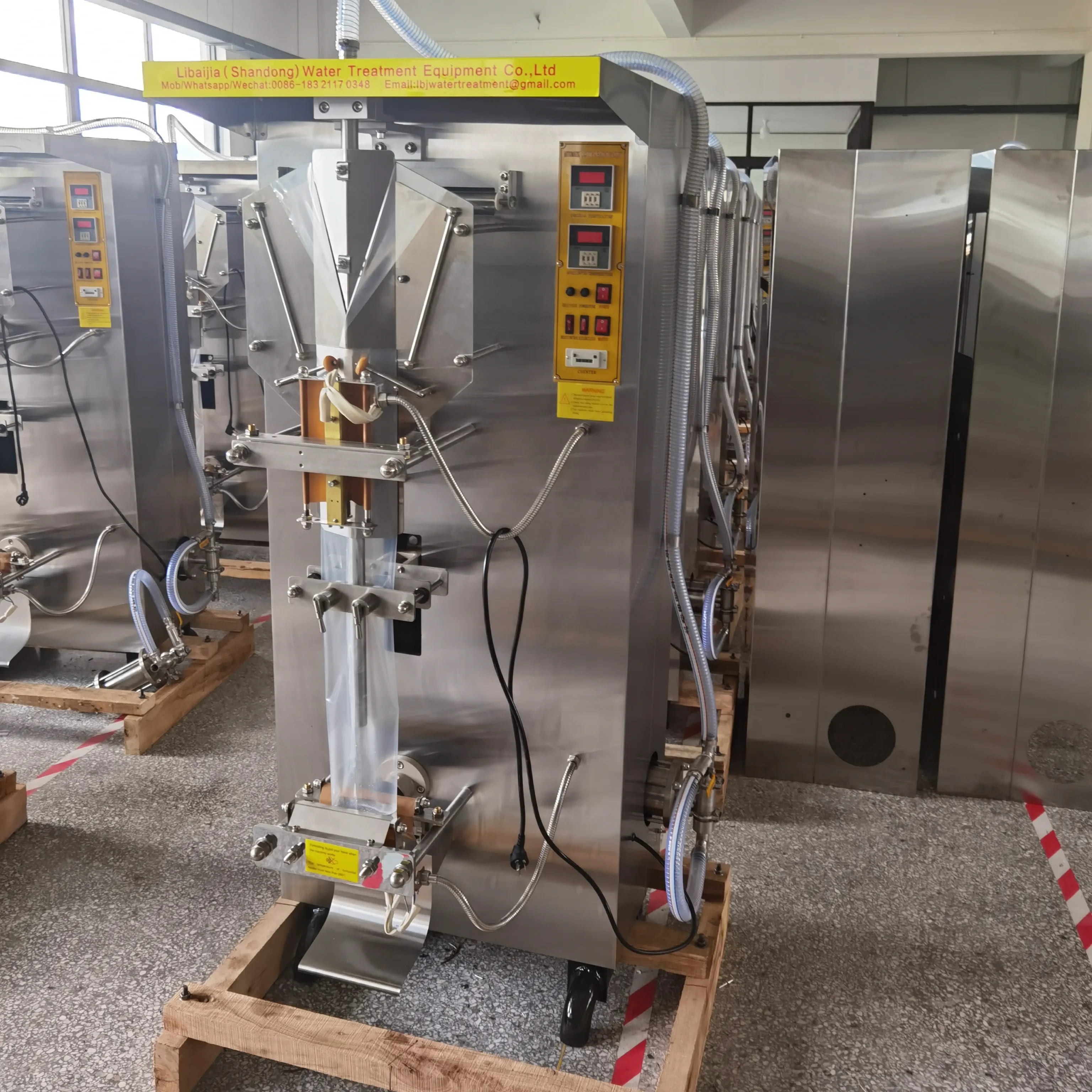 Machine automatique de remplissage et de scellage de sachets d'eau Pure/de boisson verticale, de remplissage et d'emballage liquide de lait de soja