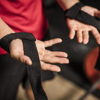 Vente en gros de bracelets de fitness élastiques avec logo personnalisé sangles d'haltères pour le sport et l'entraînement avec bandes auto-agrippantes pour l'haltérophilie