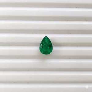 พลอยมรกตทรงลูกแพร์สีเขียวคุณภาพพรีเมียม น้ำหนัก 3.42 กะรัต สำหรับทำเครื่องประดับ - Product Image 1