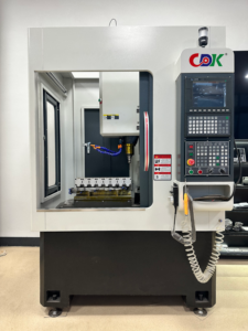 เครื่องเจาะและต๊าปเกลียวอัตโนมัติ L550 พร้อมแกนหมุน 3KW สำหรับการผลิตชิ้นส่วนตัวเรือนอุปกรณ์สื่อสารในโรงงาน - Product Image 2