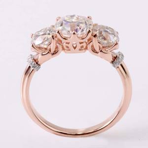 Personalizar 2 quilates antiguo cojín de la mina corte Centro moissanite 3 piedra anillo de bodas en 10K oro rosa - Product Image 6