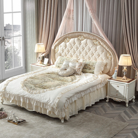 Lit double de style palais français Versailles Chesterfield en bois massif Lit en tissu sculpté Lit de mariage de chambre à coucher de style européen