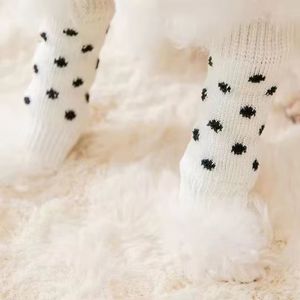 Chaussettes pour animaux de compagnie, à pois blancs, antidérapantes, chaudes, pour chiens, toutes saisons - Product Image 1