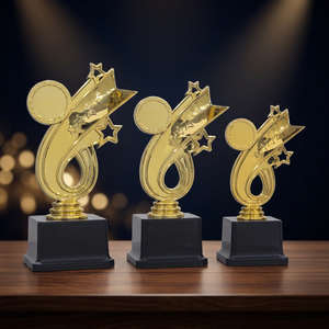Trofeo de plástico ideal para celebraciones deportivas - Product Image 1