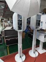Machine photomaton métallique réglable en hauteur, impression instantanée en libre-service, kiosque événementiel pour location de mariages et fêtes, avec flash et parapluie