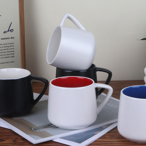 Taza de cerámica nórdica de color sólido con diseño interior, 350 ml, taza de café para parejas, regalos de hotel con impresión de logotipo. - Product Image 1