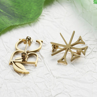 Petite broche personnalisée Broche en acier inoxydable plaquée or en alliage de zinc avec logo en métal et lettre découpée pour femmes