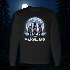 Camiseta de manga larga con diseño de mapaches que ruedan sobre la luna en mi era feral - Product Image 3