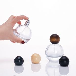 Fourniture de 30ml de bouteille de parfum en verre Baynet d'huile de parfum vide avec couvercle en forme de boule de bois de forme carrée et ronde pour la pulvérisation - Product Image 2