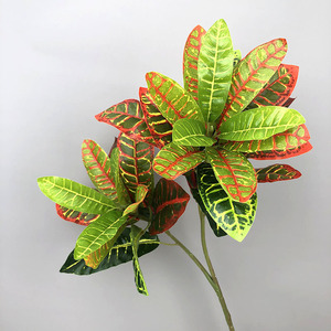 YOPIN-6087 Ramas Artificiales de Látex con 2 Ramificaciones, Hojas Verdes y Rojas Cambiantes para Accesorios de Pared Vegetal - Product Image 5