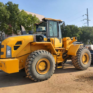 Chargeuse-pelleteuse Volvo L105 d'occasion, conception originale, avec pompe, capacité de charge nominale de 6 tonnes pour les travaux de construction - Product Image 1
