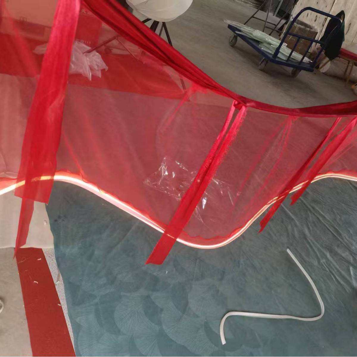 Lumière orange + gaze rouge