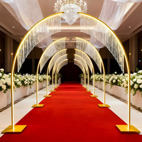 Décoration de scène de salle de réception de mariage de style néo-européen français, supports floraux créatifs en forme de S avec éclairage directeur