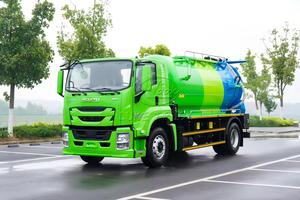 Isuzu sewage suction truck is specially designed for sewer cleaning and sewage transportation - Product Image 2
