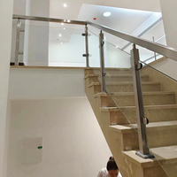 Modernes Innen-Terrassen-Treppengeländer-System Edelstahl Quadratischer Pfosten Handlauf Villa Loft-Treppe Gehärtetes Glas Geländer Balkon