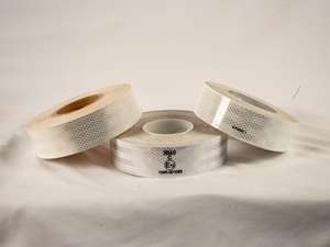 Cinta Reflectante Prismática Certificada por DOT, Alta Visibilidad, Transparente, Autoadhesiva, Material PMMA/PET para Carrocería de Camiones, Automóviles y Vehículos - Product Image 5